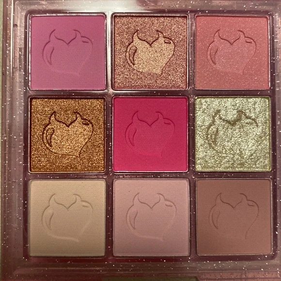 Totally Plastic Eyeshadow Palette - Picture 5 of 6